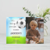 Voetbal Verjaardag Uitnodiging met Foto (Staand voorkant)