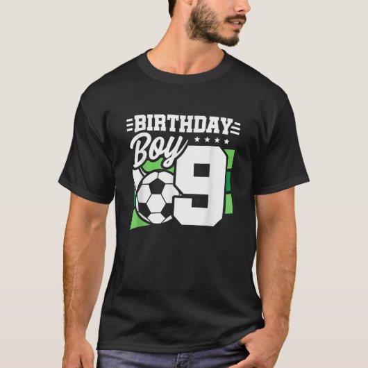 Voetbal verjaardagsfeest 9 jaar oude jongen 9e ver t-shirt (Voorkant)