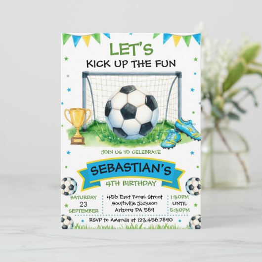 Voetbal verjaardagsfeest uitnodiging (Staand voorkant)