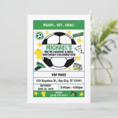 Voetbal verjaardagsfeest uitnodiging (Staand voorkant)