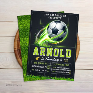 Voetbal verjaardagsuitnodiging   Neon groene gloed Kaart