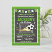 Voetbal verjaardagsuitnodiging voor jongens kaart (Staand voorkant)