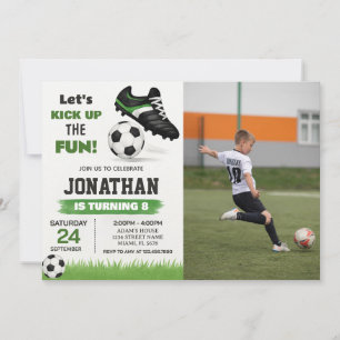 Voetbal verjaardagsuitnodiging voor kinderen met f kaart