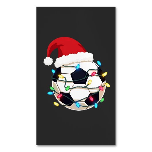 Voetbal verpakt in kerstverlichting Voetbalspeler Magnetisch Visitekaartje (Voorkant Verticaal)