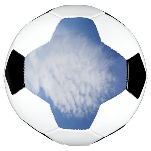 Voetbal voor prachtige cloud (Gedraaid)