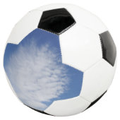 Voetbal voor prachtige cloud (Drie kwart)