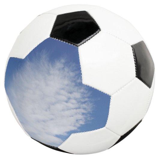 Voetbal voor prachtige cloud (Drie kwart)