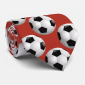 Voetbalballen op rode sportman stropdas (Opgerold)