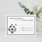 Voetbalbar Mitzvah Zwart en Wit Reageer RSVP Kaartje (Staand voorkant)