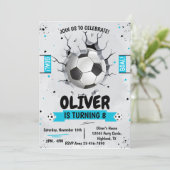 Voetbaljongen blauwe verjaardagsuitnodiging  kaart (Staand voorkant)