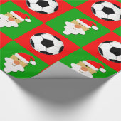 Voetballen en kerstmis rood en groen kerstfeest cadeaupapier (Hoek)
