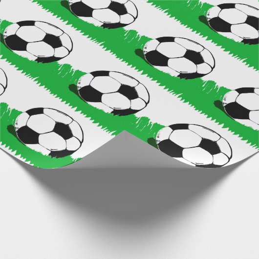 voetballen in Grass Pattern Wrapping Paper Cadeaupapier (Hoek)