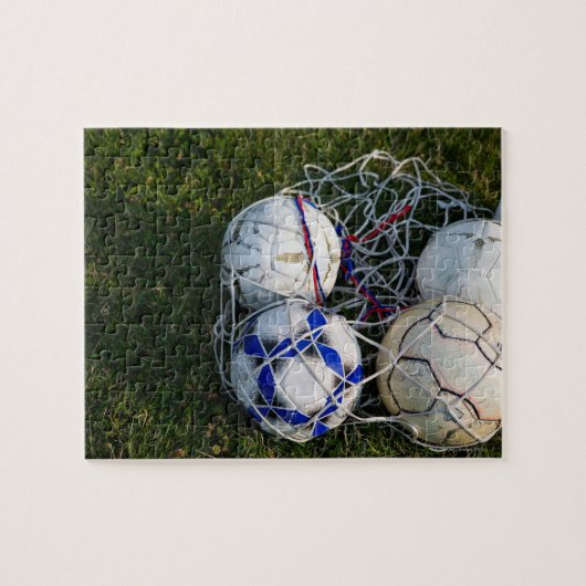 Voetballen in netto legpuzzel (Horizontaal)