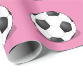 Voetballen op roze achtergrond cadeaupapier (Rol Hoek)
