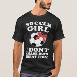 voetbalmeisje ik ga niet achter jongens aan... ik t-shirt