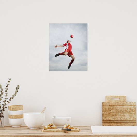 Voetbalspeler en voetbal in de lucht poster (Keuken)