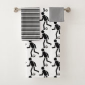 Voetbalspeler met bal en zwarte grijze strepen bad handdoek (Insitu)