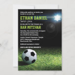 Voetbalstadion op uitnodiging van Night Bar Mitzva<br><div class="desc">Als je zoontje een voetballiefhebber is met dromen over het WK, dan is deze Bar Mitzvah-uitnodiging met een afbeelding van een nachtelijk voetbalstadion met een gloeiende davidster die op het groene gras en voetbal schijnt, misschien een perfecte manier om zijn grote dag te vieren. Deze voetbal uitnodiging heeft de naam...</div>