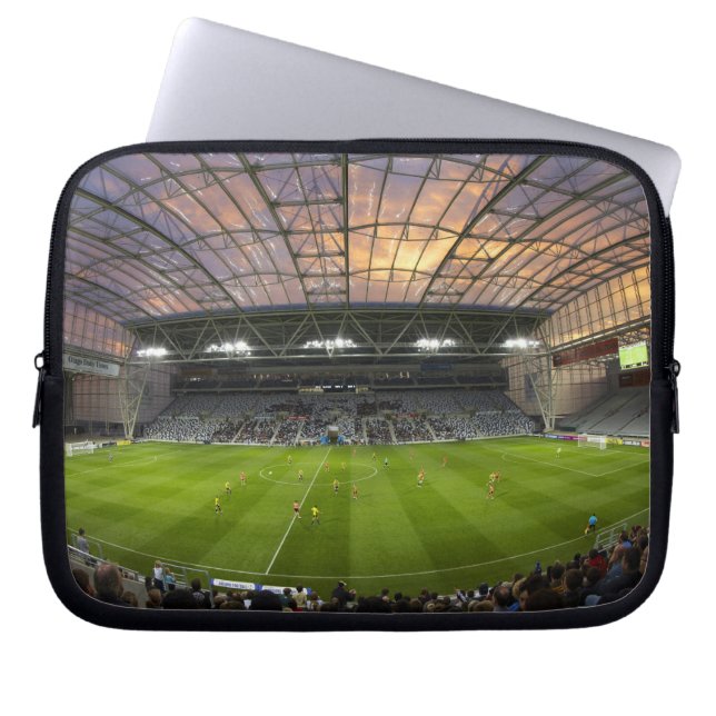 Voetbalwedstrijd, Forsyth Barr Stadium, Dunedin Laptop Sleeve (Voorkant)
