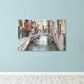 Voetbrug in Venetië Canvas Afdruk (Insitu (Houten vloer))