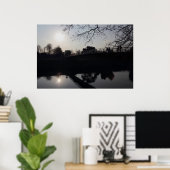 Voetbrug over een rivier poster (Thuiskantoor)