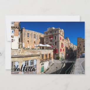 Voetbrug, smalle straat met trap in Valletta