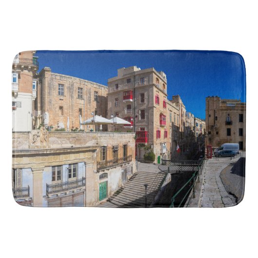 Voetbrug, smalle straat met trap in Valletta Badmat (Voorkant)