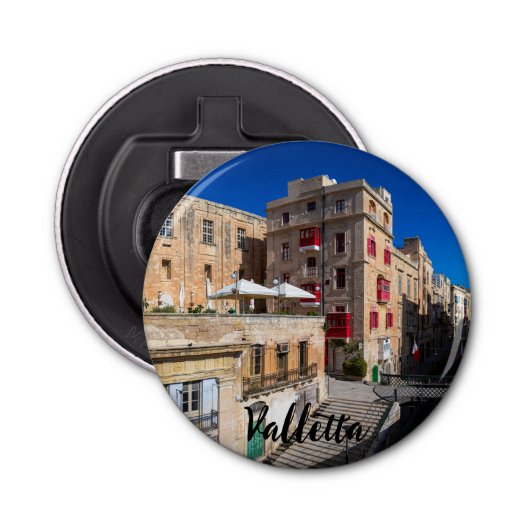 Voetbrug, smalle straat met trap in Valletta Button Flesopener (Voorkant)