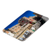 Voetbrug, smalle straat met trap in Valletta Magneet (Linkerzijde)