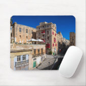 Voetbrug, smalle straat met trap in Valletta Muismat (Met muis)