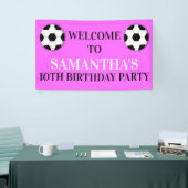 Voetganger: roze verjaardagsmuur spandoek (Beurs)