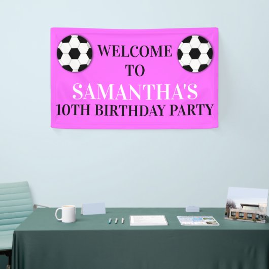 Voetganger: roze verjaardagsmuur spandoek (Beurs)