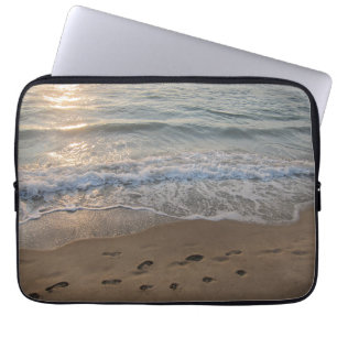 Voetsporen in het zand laptop sleeve