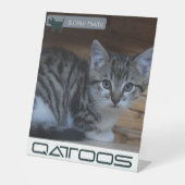 VOETTEKEN VAN QATTOOS RECLAMEBORD MET VOETSTUK (Voorkant)