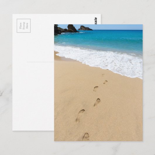 Voettreden op zandige stranden die naar blauw zee  briefkaart (Voorkant / Achterkant)