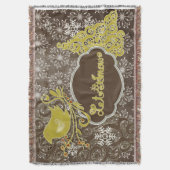 Vogel en sneeuwvlokken op Brown Holiday Throw Deken (Voorkant Verticaal)