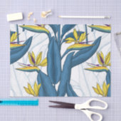 Vogel van paradijse bloemen op wit tissuepapier (Craft)