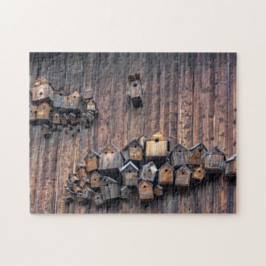 Vogelhuisjes op een houten muur, leuk en lastig legpuzzel (Horizontaal)