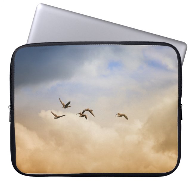 Vogelkoppel tijdens de vlucht laptop sleeve (Voorkant)