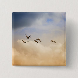 Vogelkoppel tijdens de vlucht vierkante button 5,1 cm