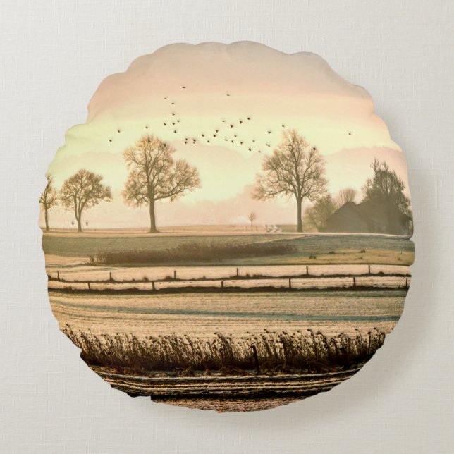 Vogels boven het grasland en weide rond kussen (Voorkant)