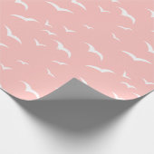 Vogels die Roze en Wit Modern Patroon vliegen Cadeaupapier (Hoek)