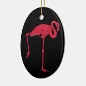 vogels, een roze flamingo met één been omhoog keramisch ornament (Links)