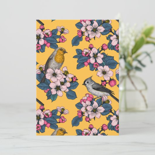 Vogels en bloesems op geel (Staand voorkant)
