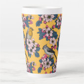 Vogels en bloesems op geel latte mok (Voorkant)