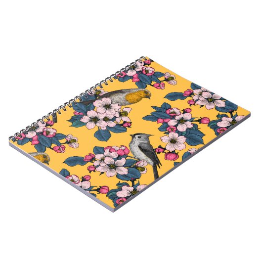 Vogels en bloesems op geel notitieboek (Linkerzijde)