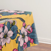 Vogels en bloesems op geel tafelkleed (Voorbeeld)