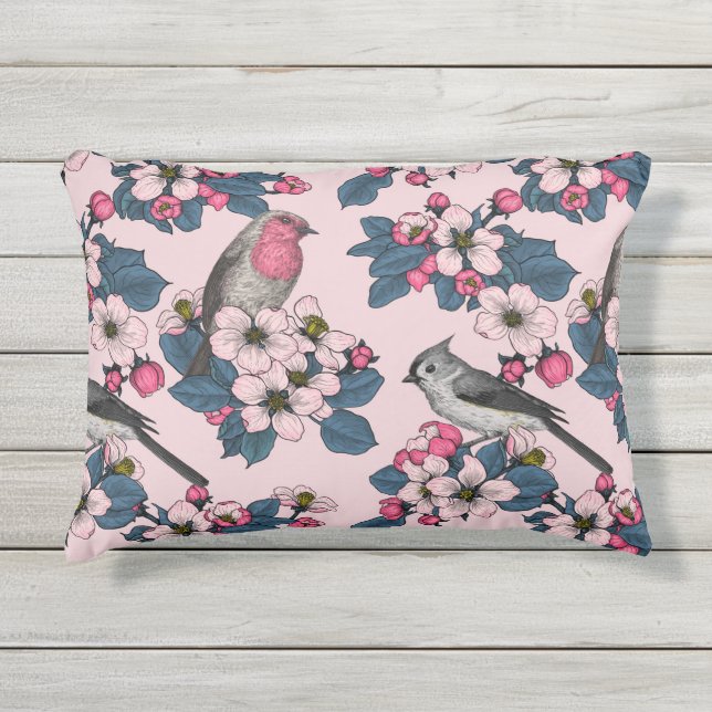 Vogels en bloesems op roze buitenkussen (Voorkant)