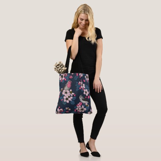 Vogels en bloesems tote bag (Op model)