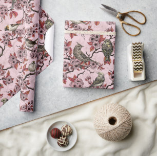 Vogels en kersenbloesem op roze rood cadeaupapier